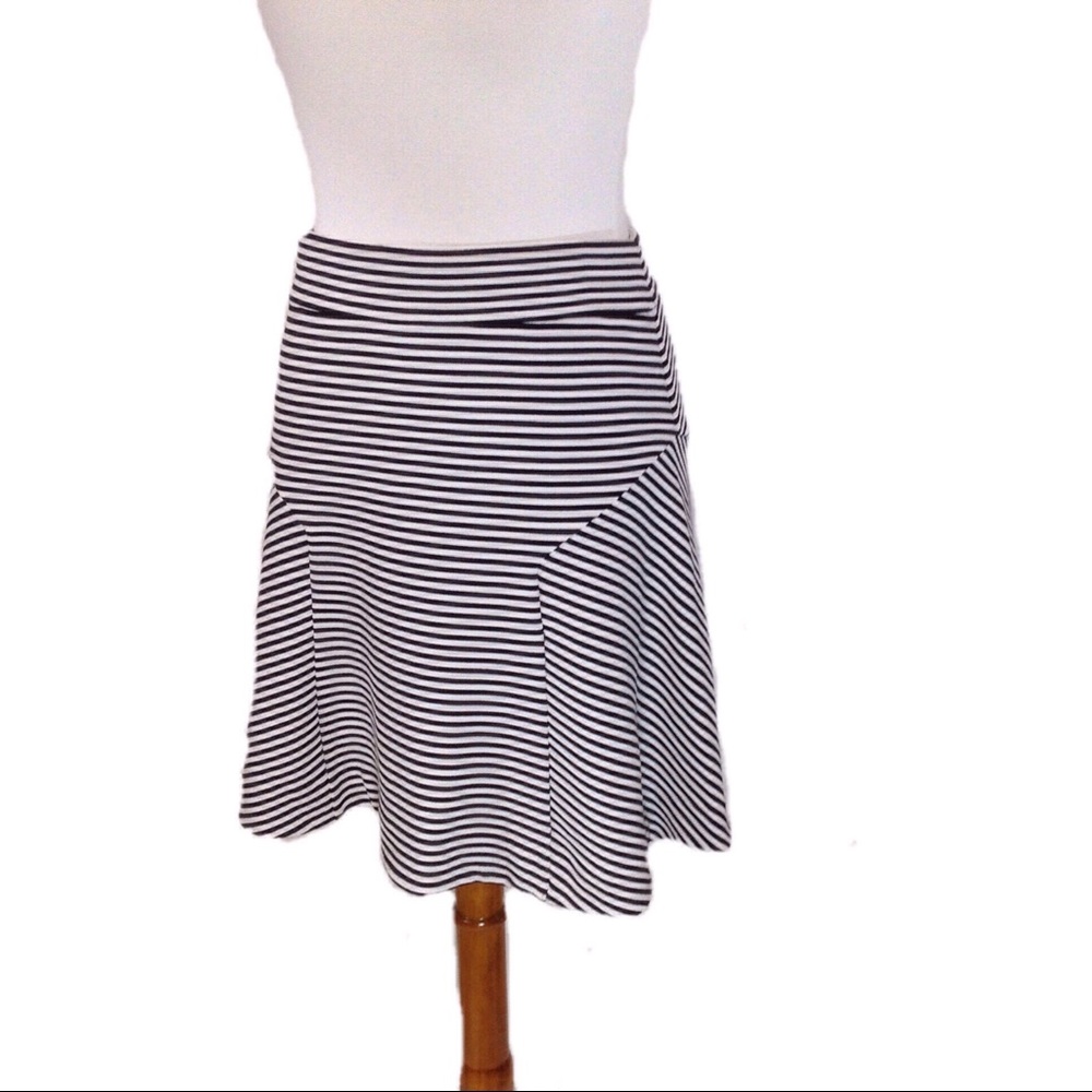 Express Black/White Skater Skirt-NWT - Picture 2 of 6