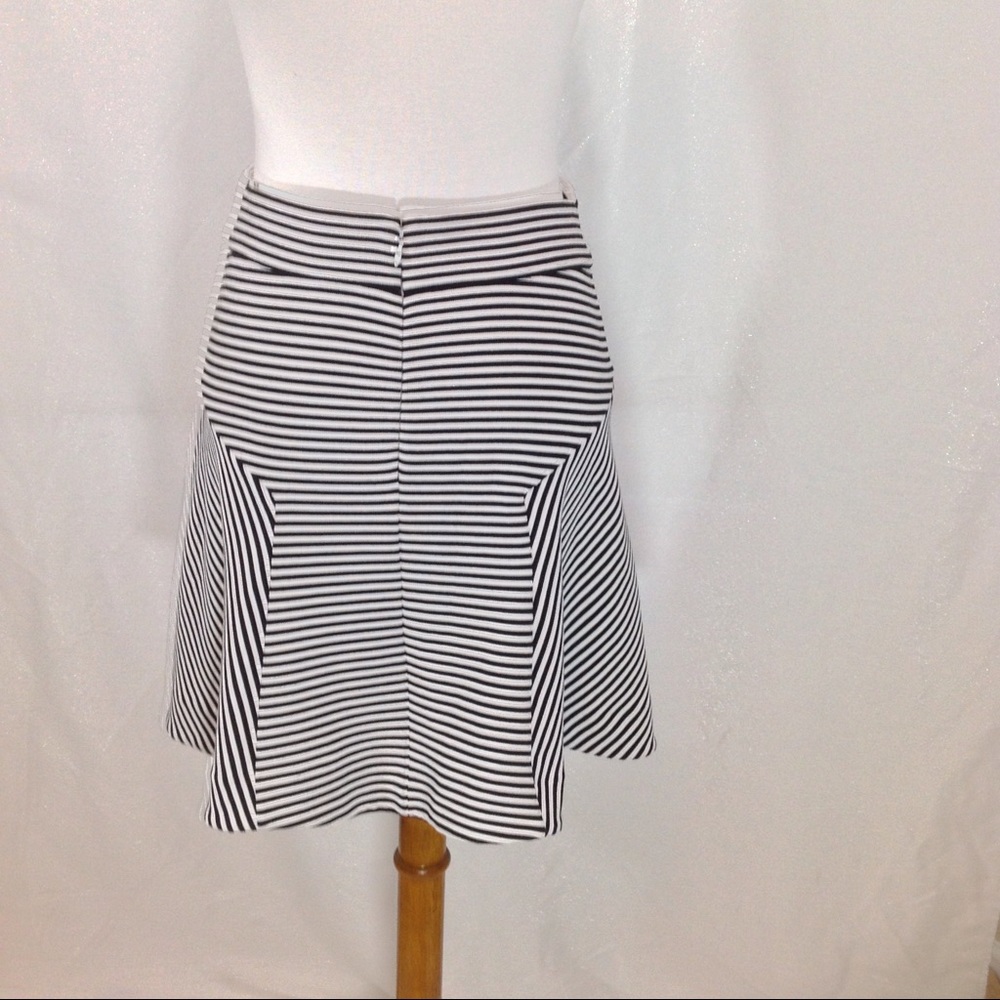 Express Black/White Skater Skirt-NWT - Picture 3 of 6