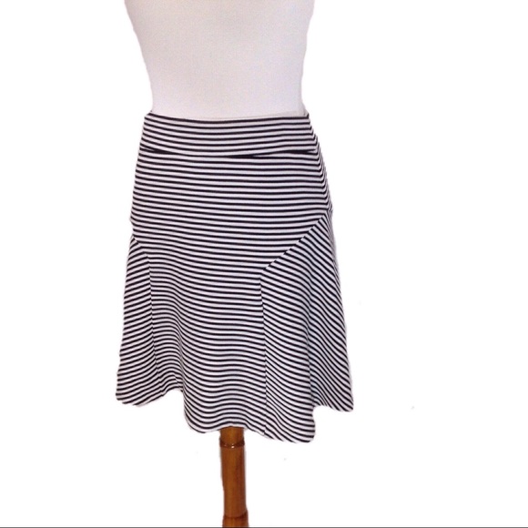 Express Black/White Skater Skirt-NWT - Picture 2 of 6