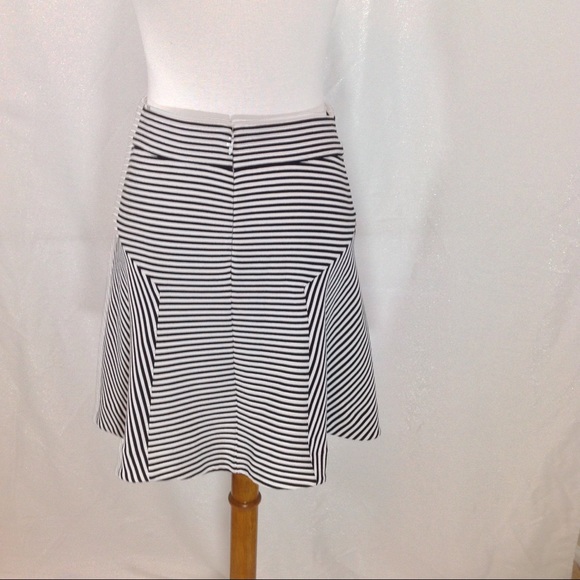 Express Black/White Skater Skirt-NWT - Picture 3 of 6