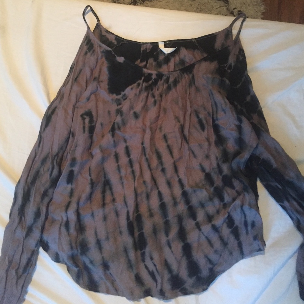 Elon long shoulder cut out long sleeve