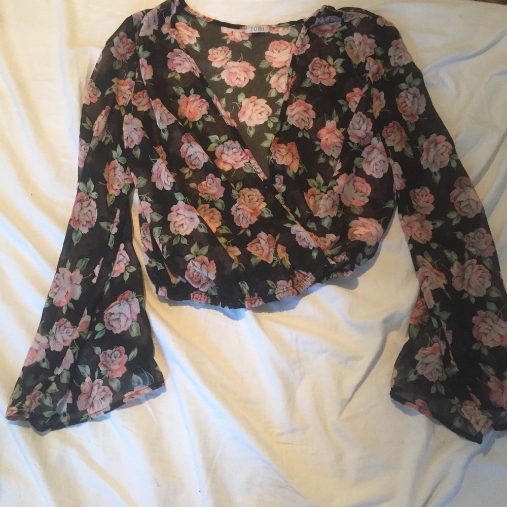Tobi bell sleeve floral crop