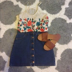 Buttoned up versatile denim skirt