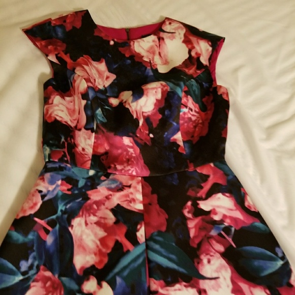 Vince Camuto Dresses & Skirts - Final price! Like New Vince Camuto dress