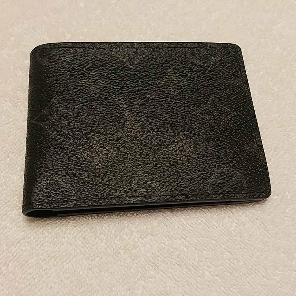 Luis Vuitton black monogram wallet