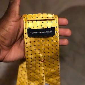 Tommy Hilfiger neck Tie(Gold)