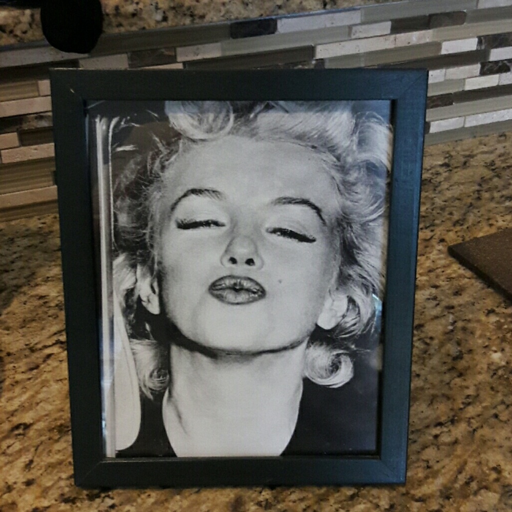 Phramed Marilyn Monroe  photo