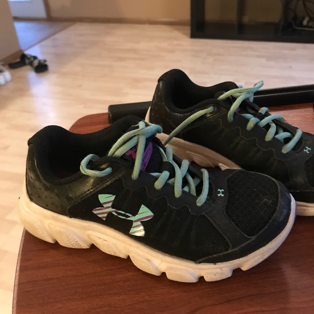 UnderArmour sneakers