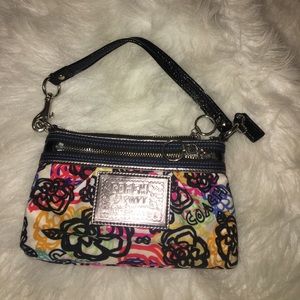 coach wristlet ok condition