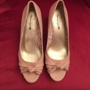 PALE PINK HEELS W/Bow, American Eagle by Payless