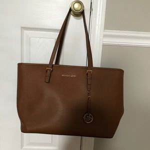 Michael Kors Jet Set Tote in Saffiano Leather