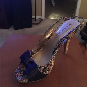 Flower print sling back sandal heel