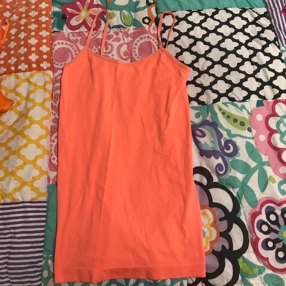 3 tank tops - Picture 4 of 4