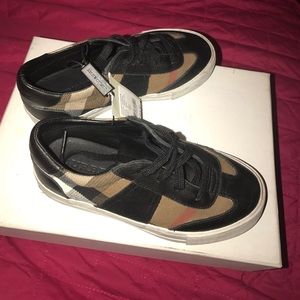 BURBERRY CHILDREN SNEAKERS SIZE 30