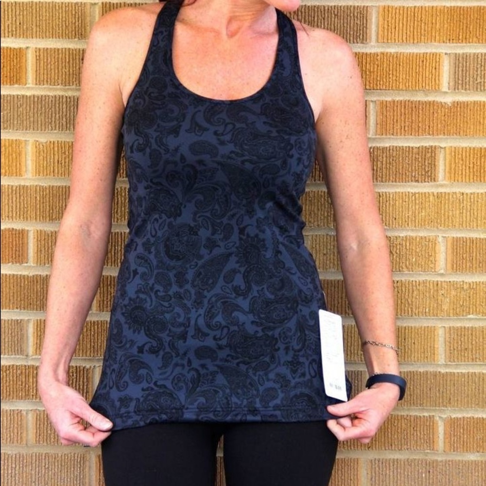 Lululemon Navy Paisley Scoop Neck Top, Size 4.