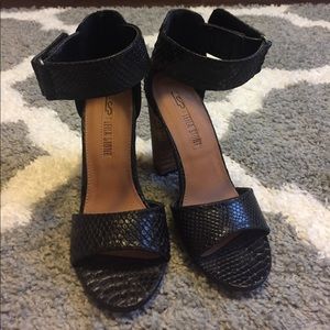 NWOT Leila stone strap on heel
