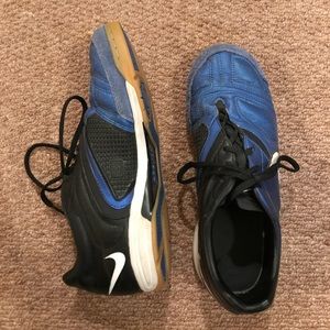 vintage leather Nike shoes