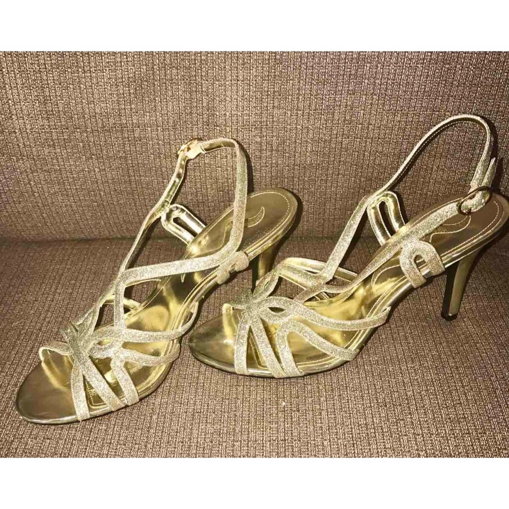 ✴️Nina Gold Heels Size 8✴️