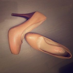 Via spiga nude pumps