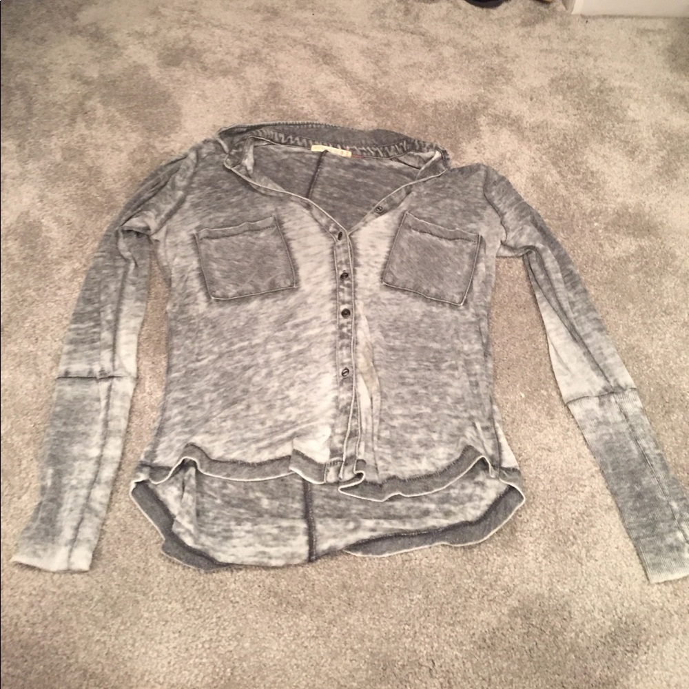 Long sleeve buttoned up shirt