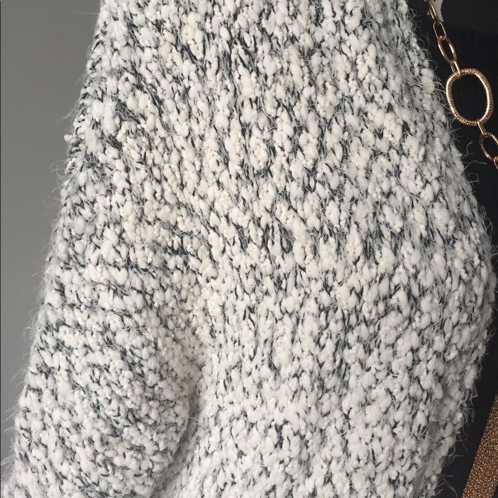 🎉Host Pick🎉Cozy Fringe Sweater - Picture 9 of 11