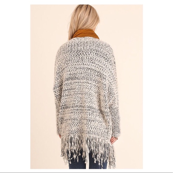 🎉Host Pick🎉Cozy Fringe Sweater - Picture 7 of 11