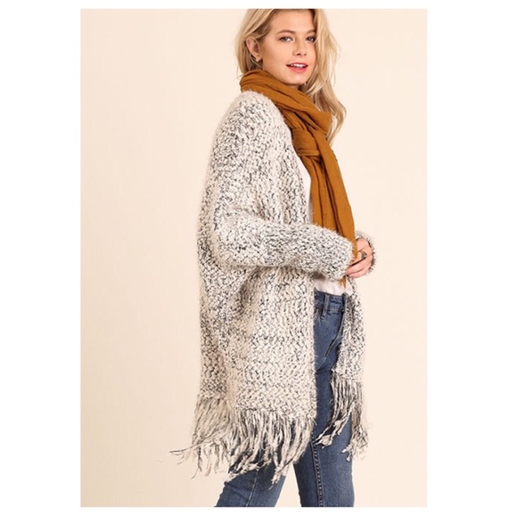 🎉Host Pick🎉Cozy Fringe Sweater - Picture 6 of 11