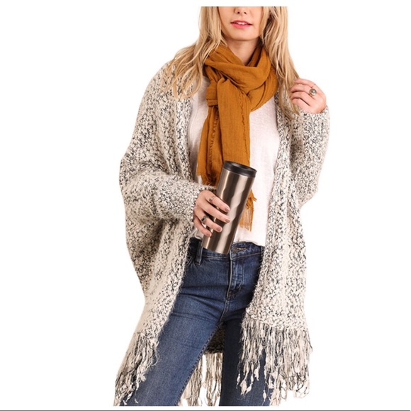 🎉Host Pick🎉Cozy Fringe Sweater - Picture 5 of 11