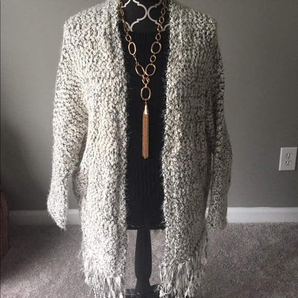 🎉Host Pick🎉Cozy Fringe Sweater - Picture 8 of 11