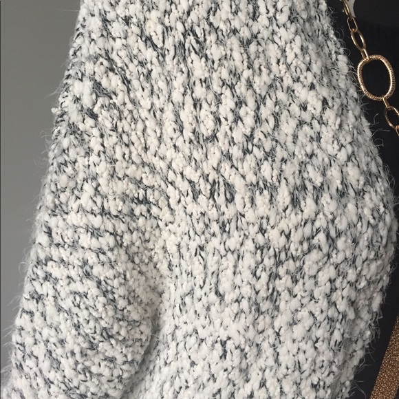 🎉Host Pick🎉Cozy Fringe Sweater - Picture 9 of 11