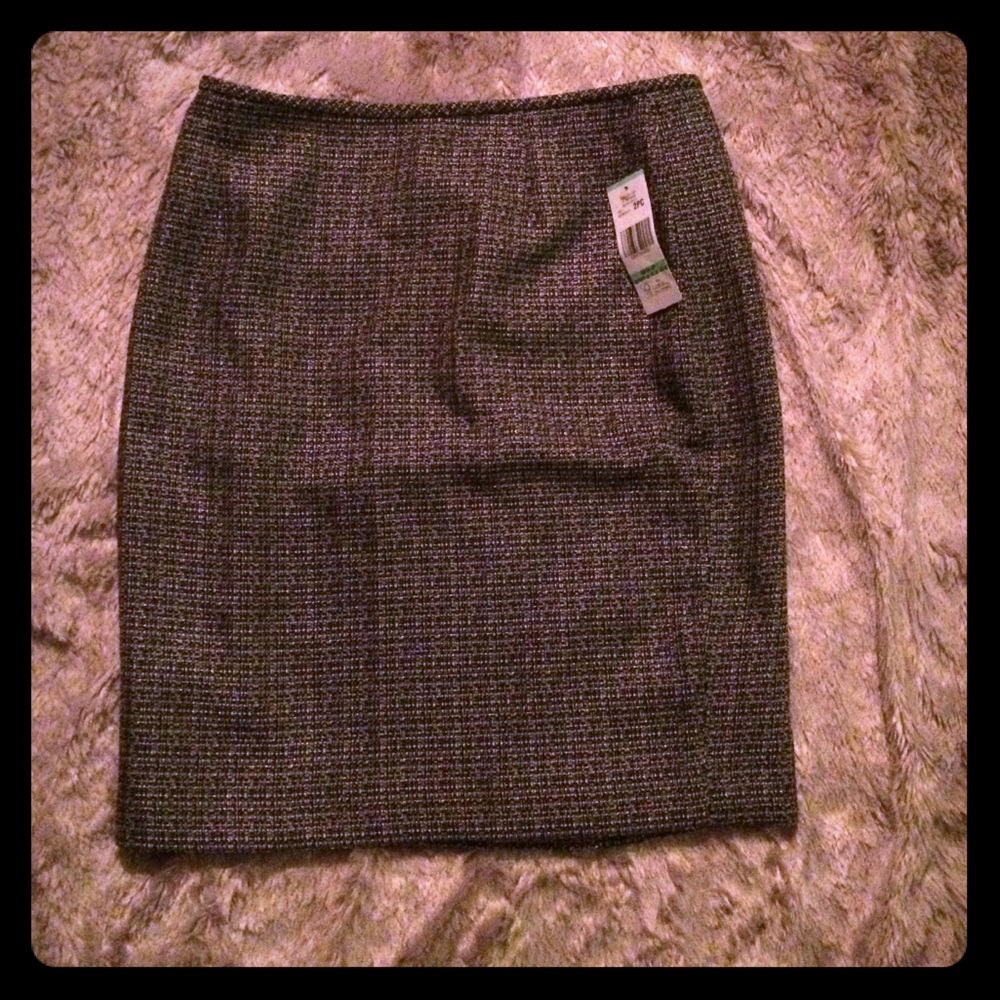 NWT Le Suit Skirt