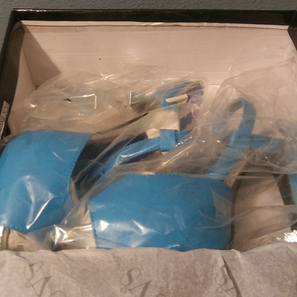 Brand new Blue Silver T strap High Heel Pumps - Picture 5 of 6