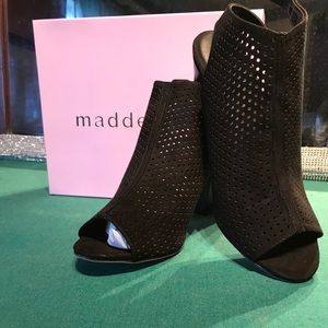 Madden Girl Blk Chunky Stack Open Toed Mules Sz9.5