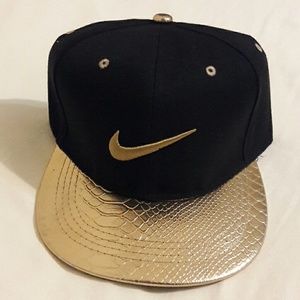 Nike snapback hat Gold