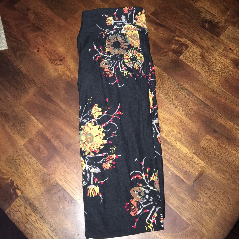 Lularoe One Size Leggings Never Worn