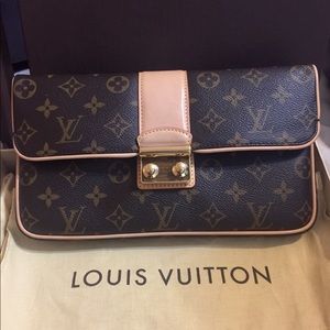 Authentic Louis Vuitton Clutch 👛