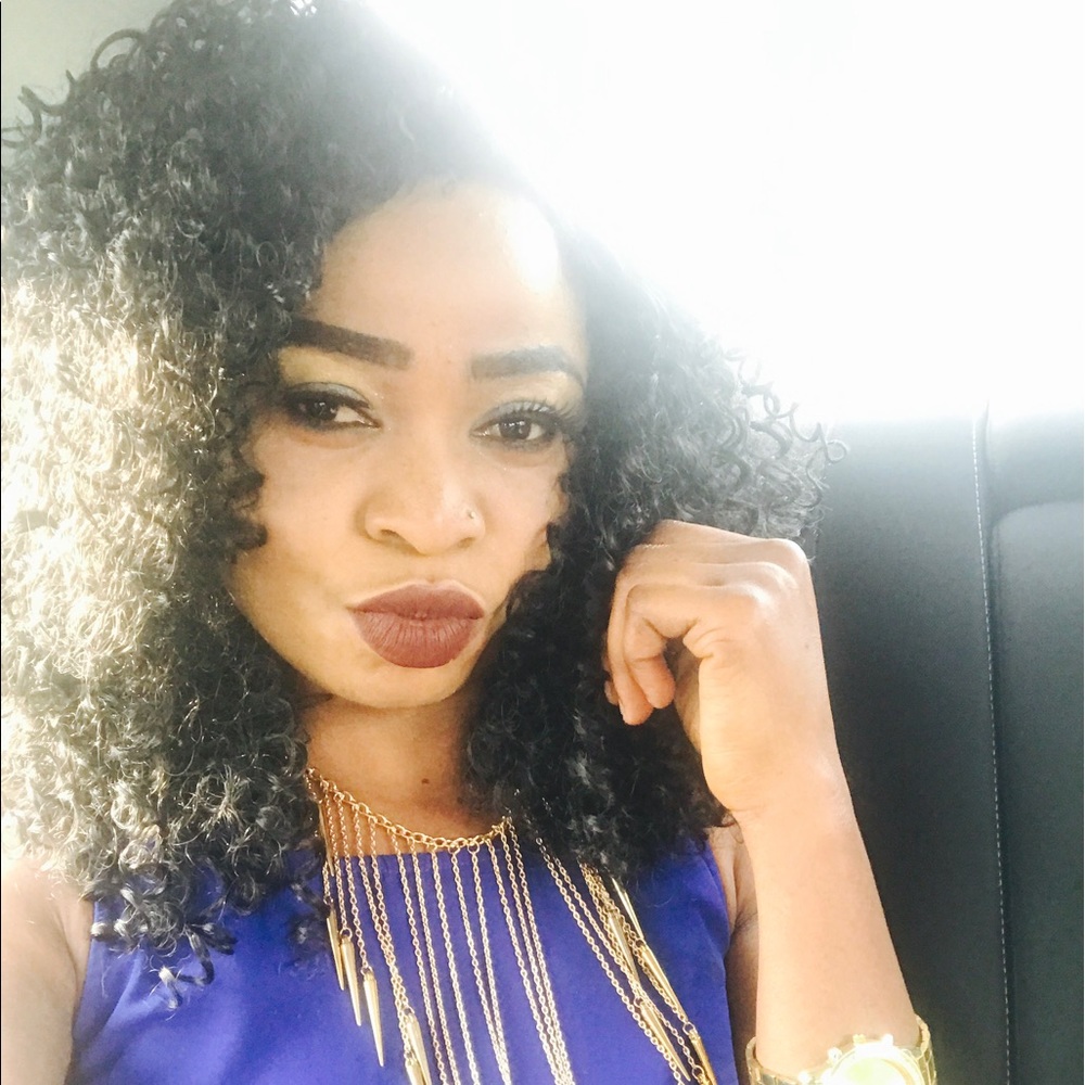 Meet your Posher, Debbie