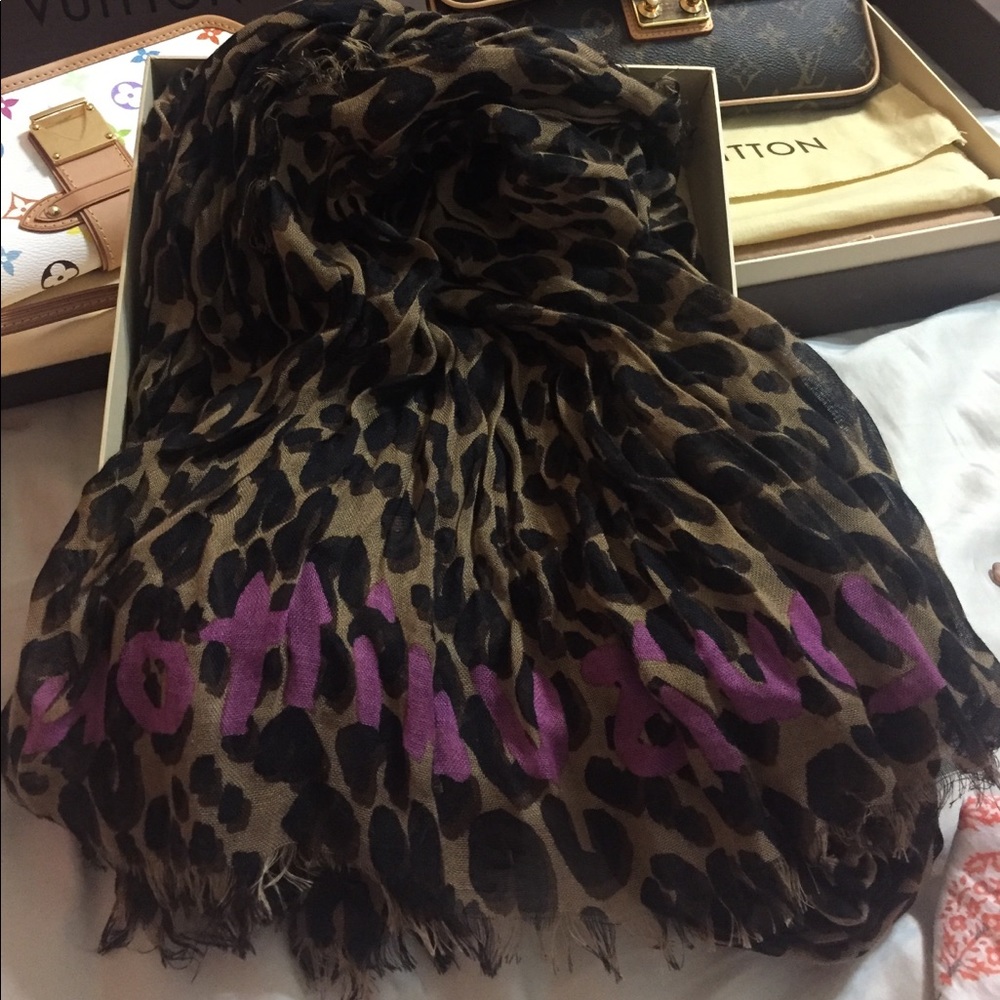 Authentic Louis Vuitton Limited Edition scarf💕