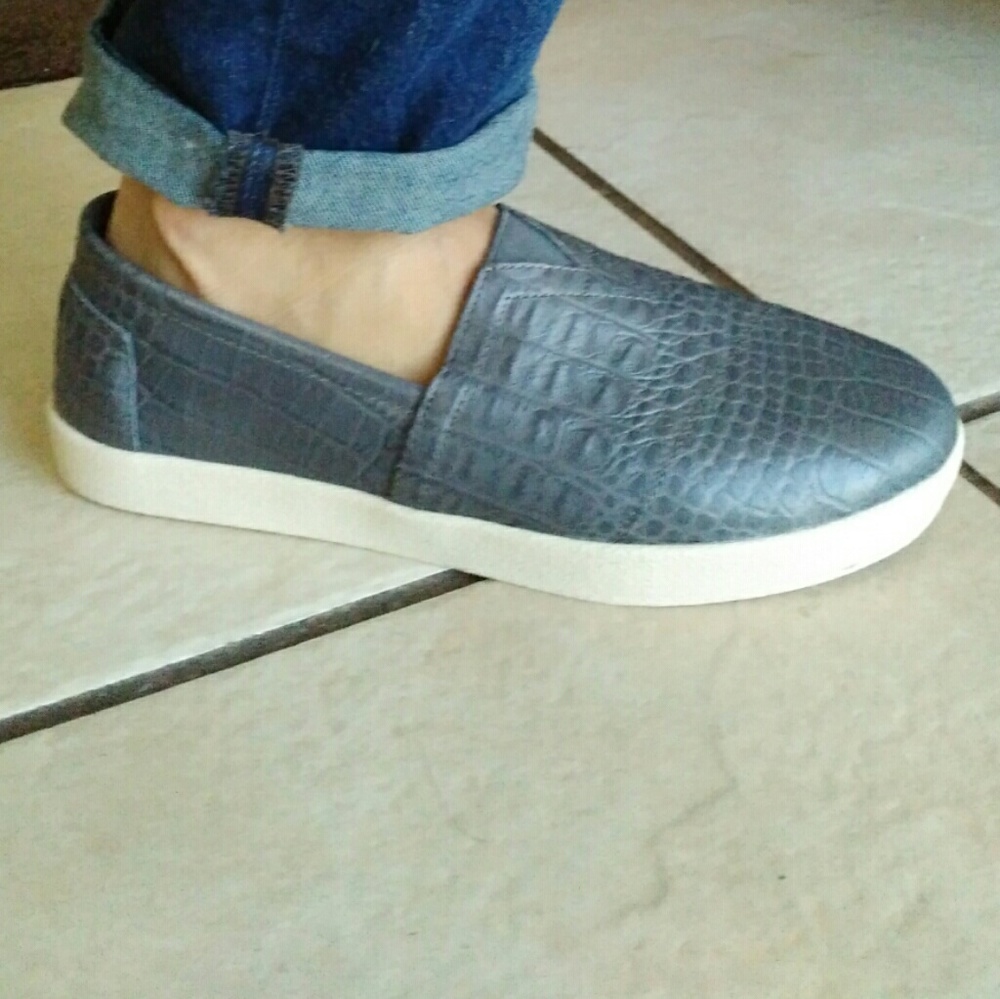 Toms| Gray Croc-embossed Avalon Slip-on Sneakers - Picture 5 of 5