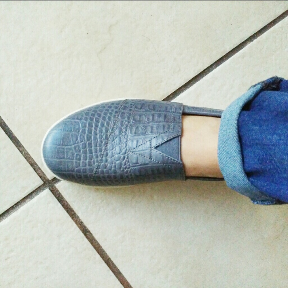 Toms| Gray Croc-embossed Avalon Slip-on Sneakers - Picture 4 of 5