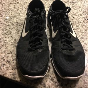 Nike women's black tennis shoes!