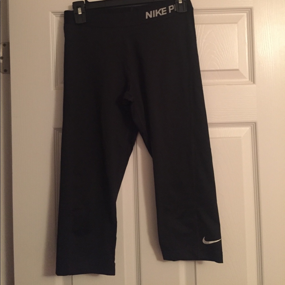 Nike Pro capris