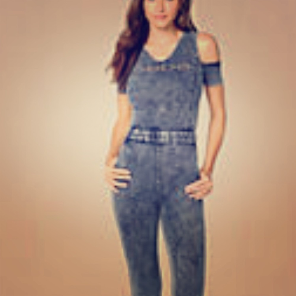 Bebe jumpsuit. Stretchy material.