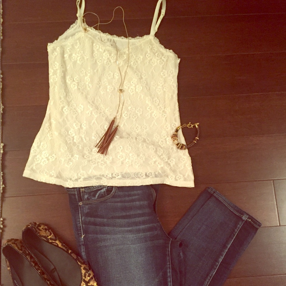 Cream colored lace tank Size Med