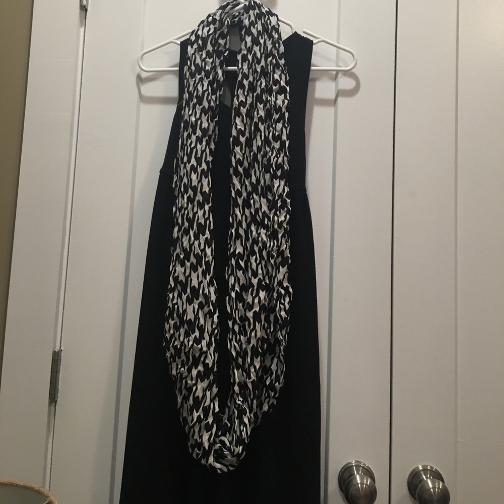 Houndstooth print scarf