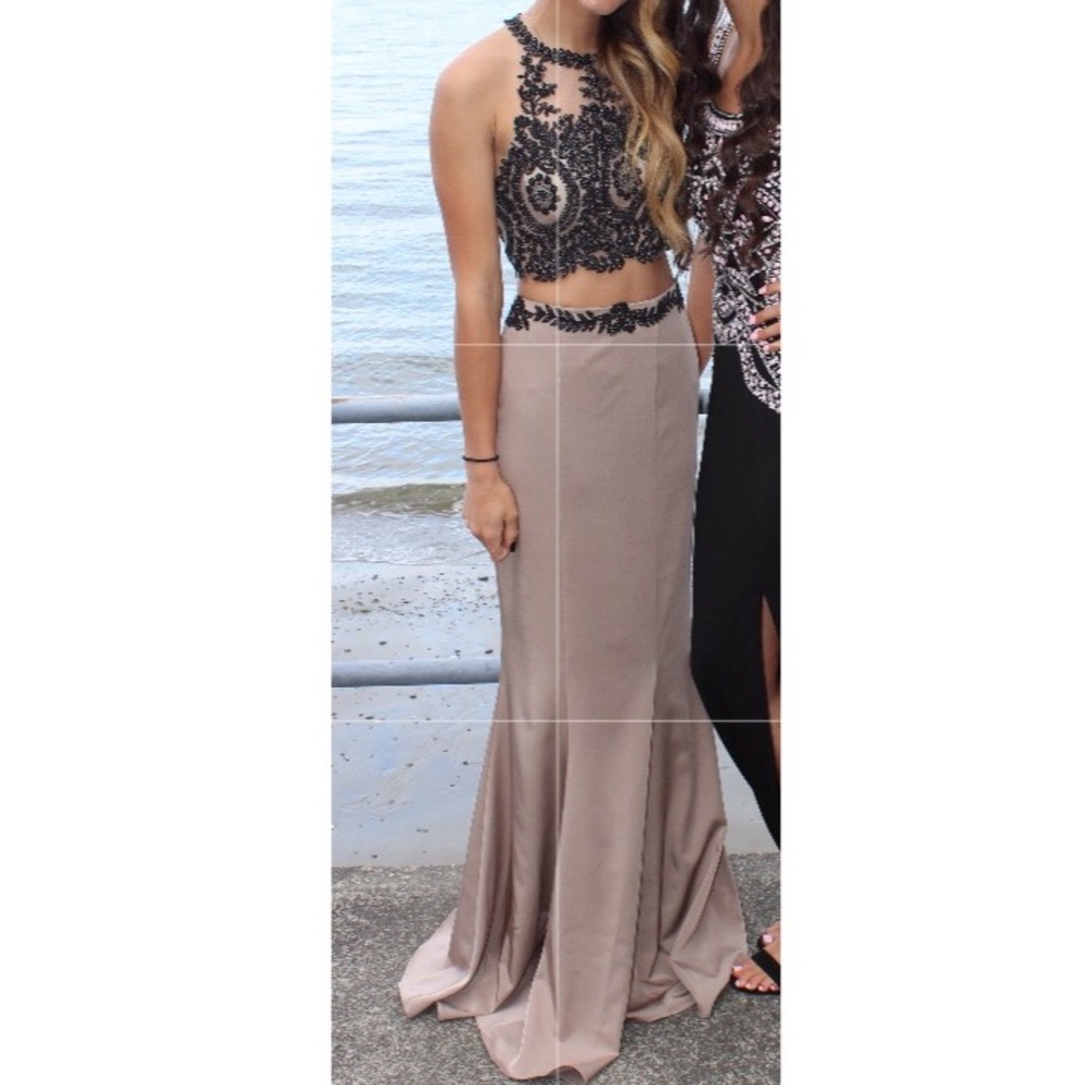 ⚜️🖤Taupe Prom Dress🖤⚜️(SOLD)