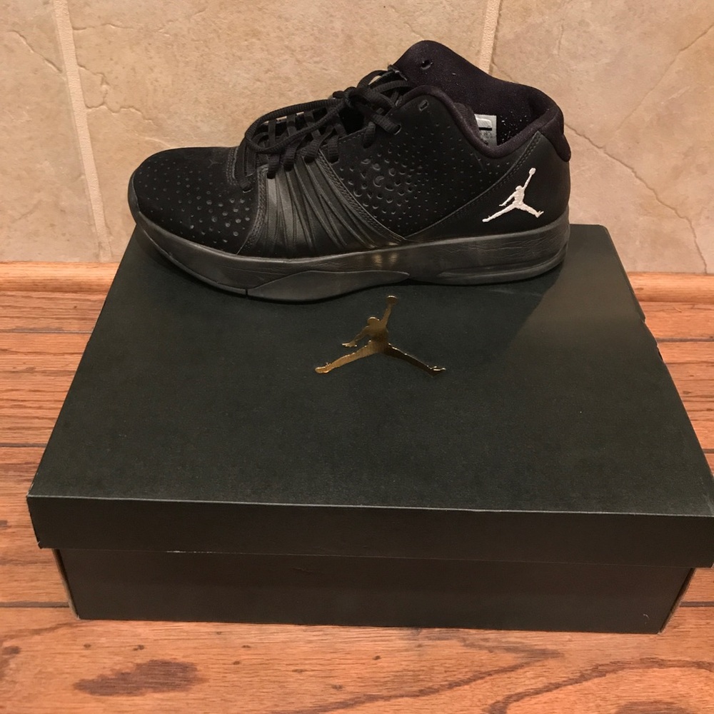 Jordan 5 AM shoes