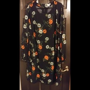 NWT MERONA 4X FLORAL DRESS W/BELL SLEEVES