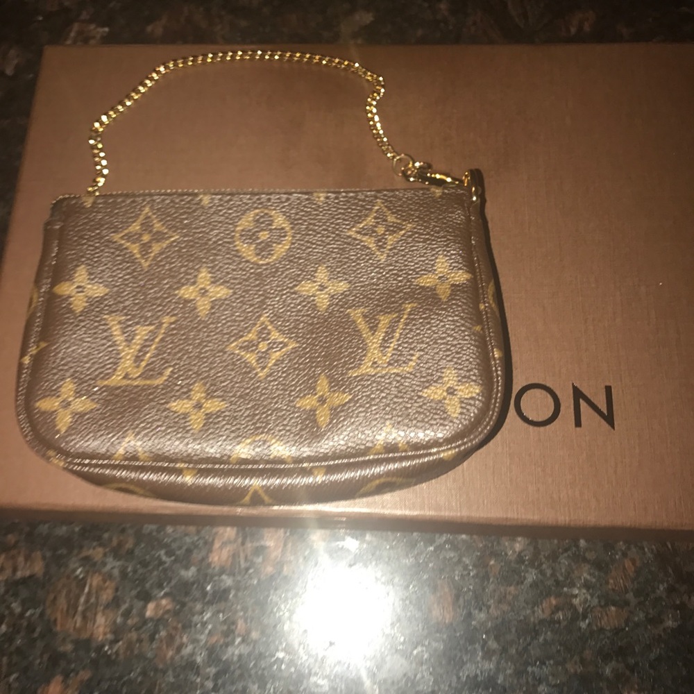 LV Mini Pochette Accessoires M58009