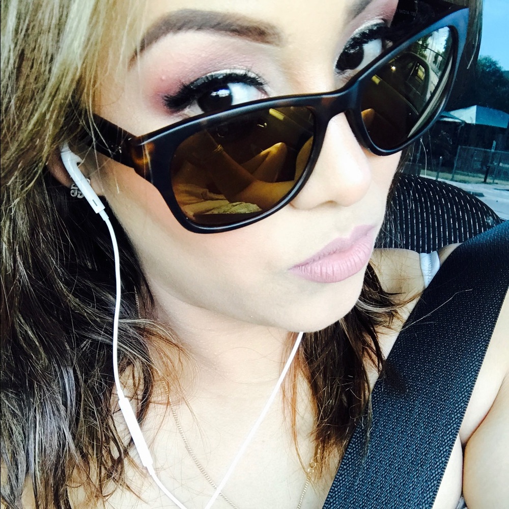 Meet your Posher, Alondra